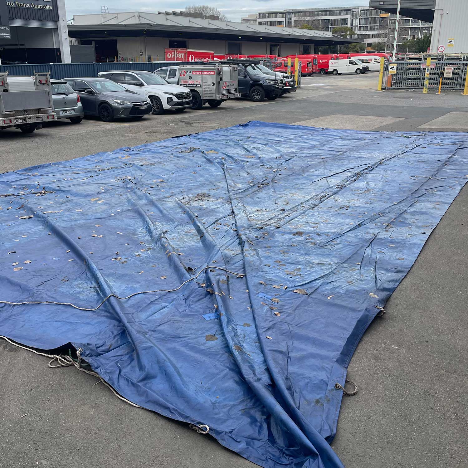 **CLEARANCE** Ex Hire Builders Roof Tarp 6m x 9m - Image 2